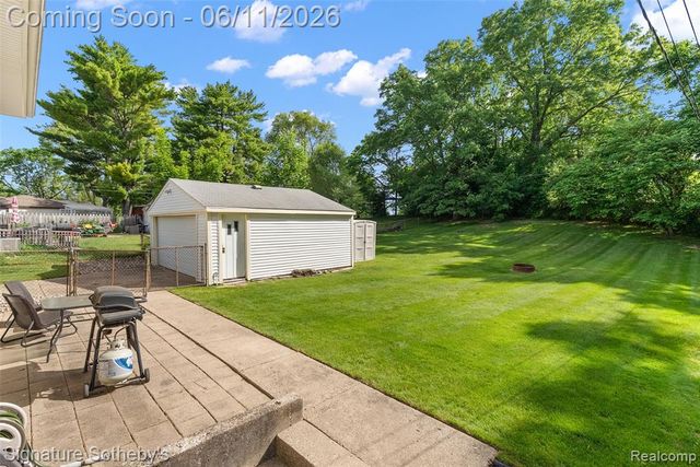 954 Panorama Drive, Milford, MI 48381