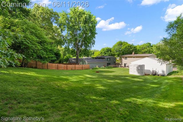 954 Panorama Drive, Milford, MI 48381