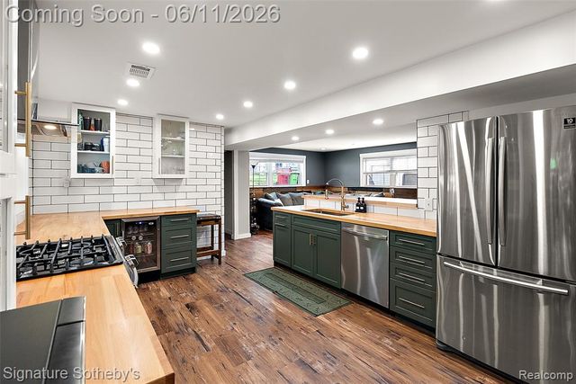 954 Panorama Drive, Milford, MI 48381