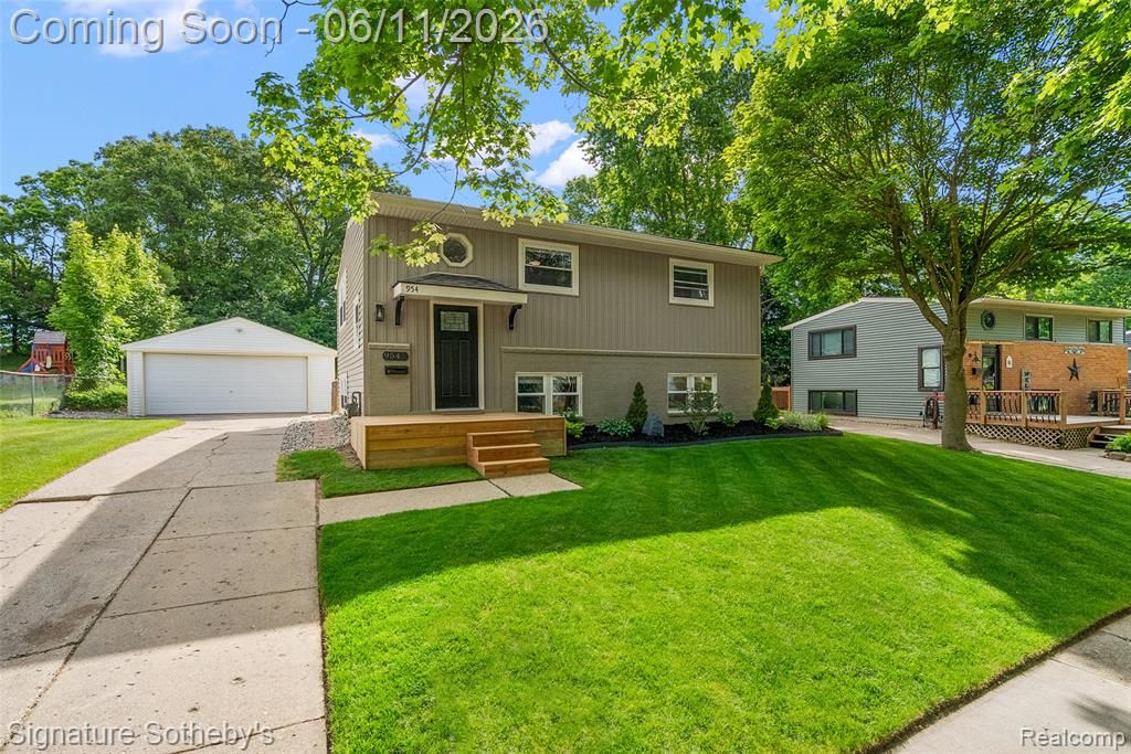 954 Panorama Drive, Milford, MI 48381