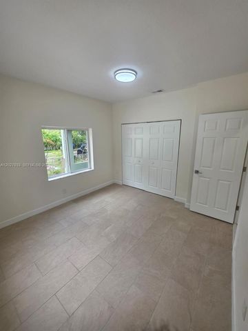 1139 NW 37th St, Miami, FL 33127