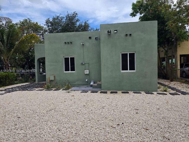 1139 NW 37th St, Miami, FL 33127