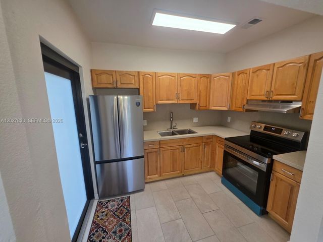 1139 NW 37th St, Miami, FL 33127