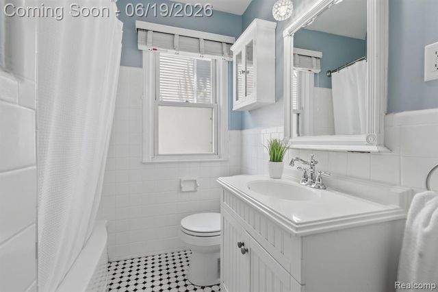 808 N Edison Avenue, Royal Oak, MI 48067