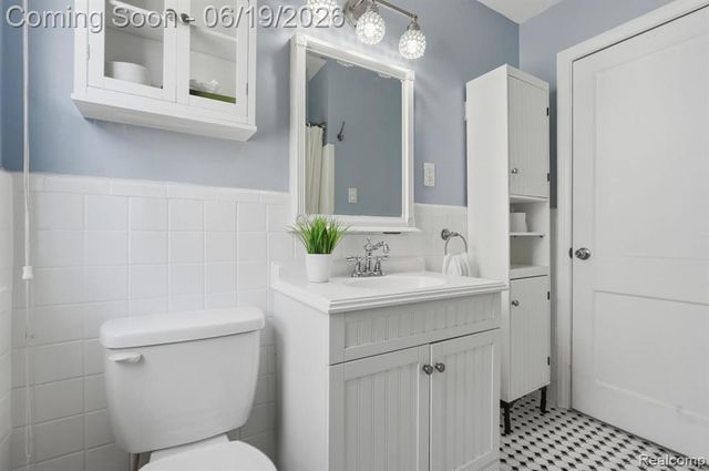 808 N Edison Avenue, Royal Oak, MI 48067