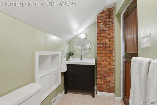 808 N Edison Avenue, Royal Oak, MI 48067
