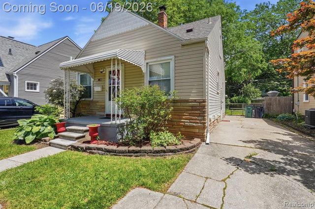 808 N Edison Avenue, Royal Oak, MI 48067
