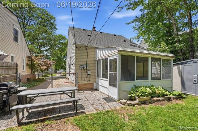 808 N Edison Avenue, Royal Oak, MI 48067