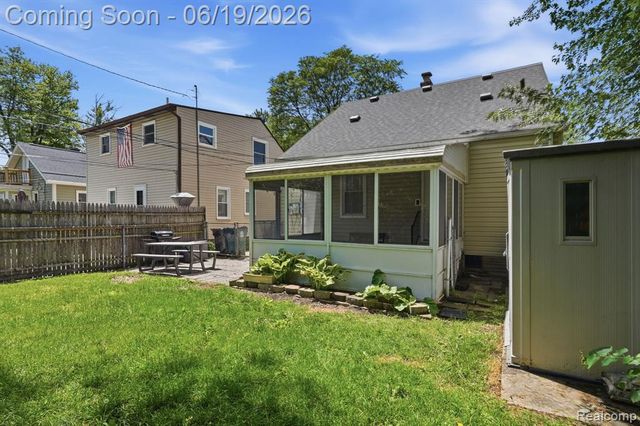 808 N Edison Avenue, Royal Oak, MI 48067