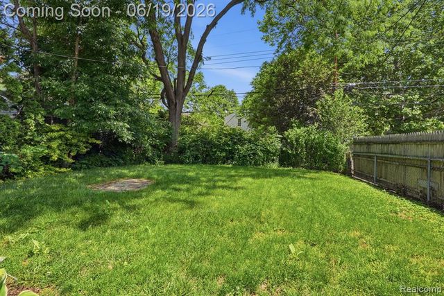 808 N Edison Avenue, Royal Oak, MI 48067