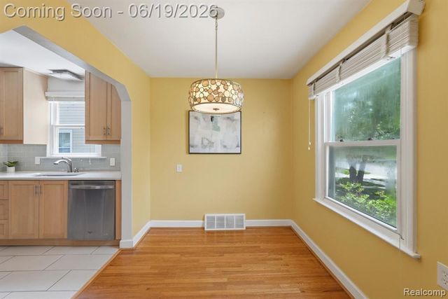 808 N Edison Avenue, Royal Oak, MI 48067