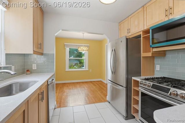 808 N Edison Avenue, Royal Oak, MI 48067