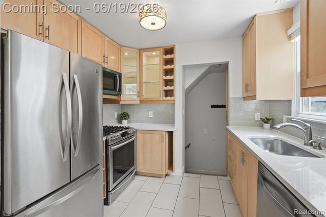 808 N Edison Avenue, Royal Oak, MI 48067