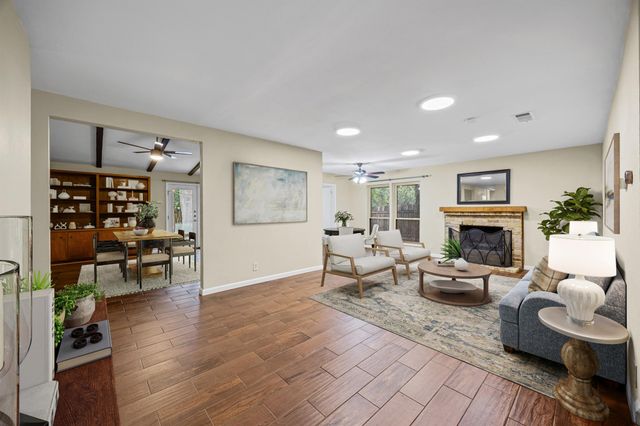 9215 Hunters TRCE E, Austin, TX 78758