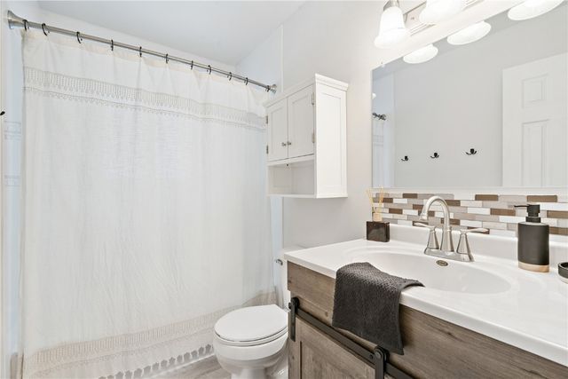 208 Lenora Drive NW, Cedar Rapids, IA 52405