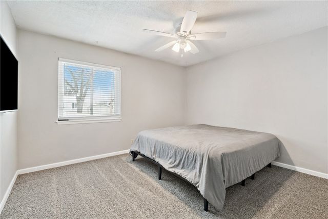 208 Lenora Drive NW, Cedar Rapids, IA 52405