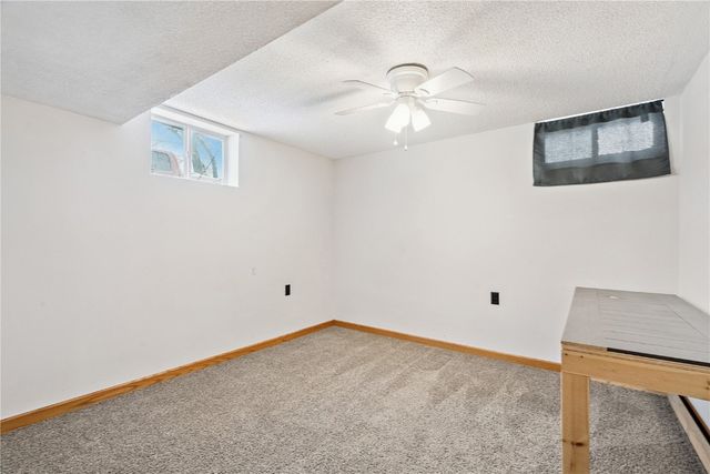 208 Lenora Drive NW, Cedar Rapids, IA 52405