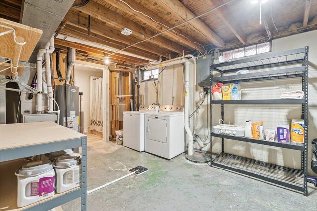 208 Lenora Drive NW, Cedar Rapids, IA 52405