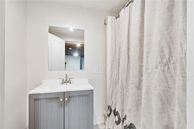 208 Lenora Drive NW, Cedar Rapids, IA 52405