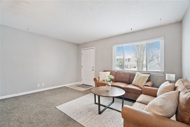 208 Lenora Drive NW, Cedar Rapids, IA 52405