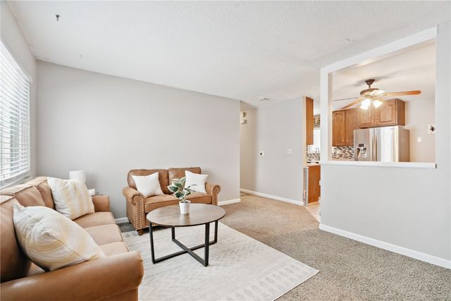 208 Lenora Drive NW, Cedar Rapids, IA 52405