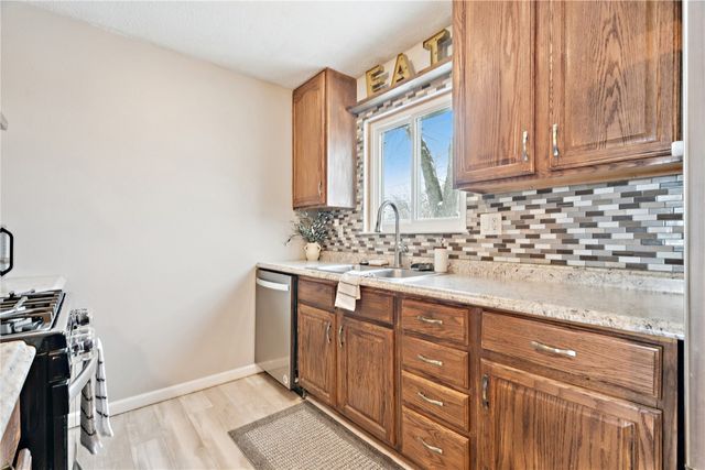 208 Lenora Drive NW, Cedar Rapids, IA 52405