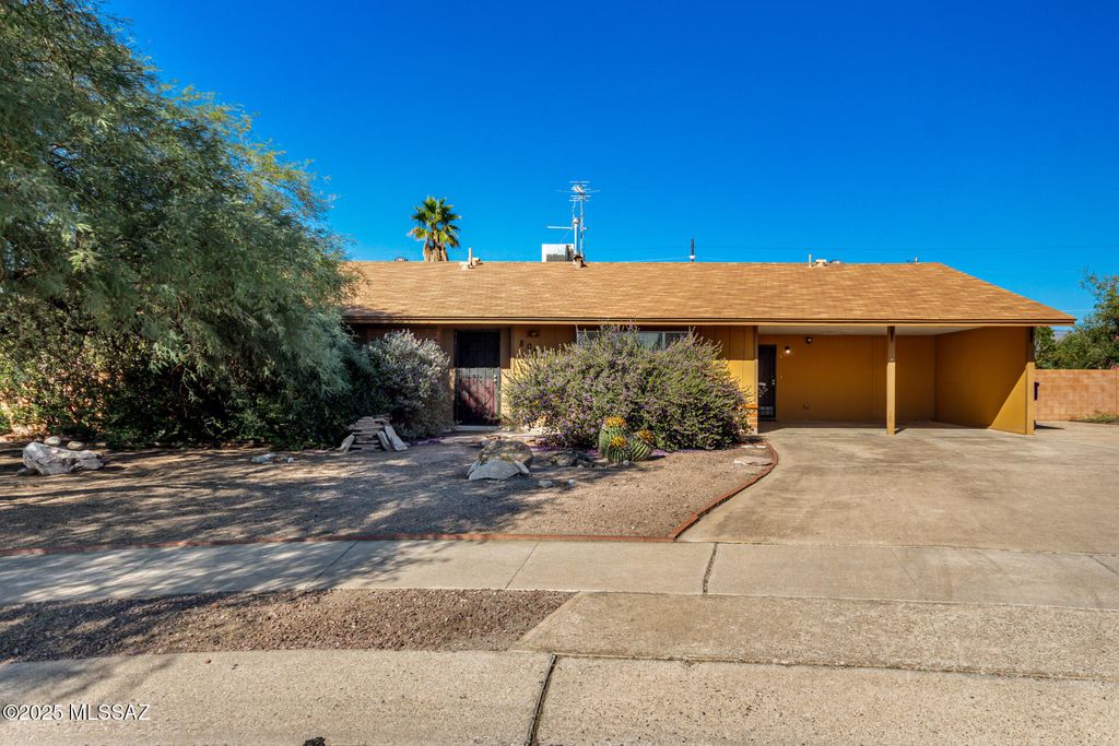 8067 E 7th Street, Tucson, AZ 85710