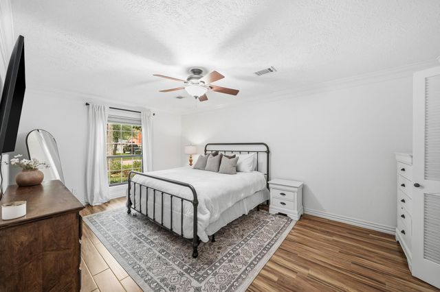 1206 Verdun Lane, Friendswood, TX 77546