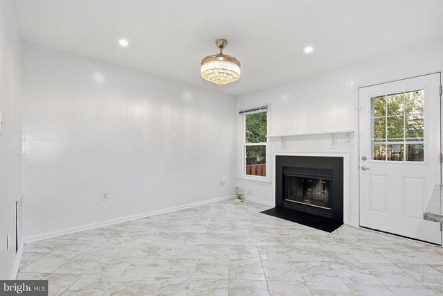 21881 SHALLOW ROCK SQ, Sterling, VA 20164