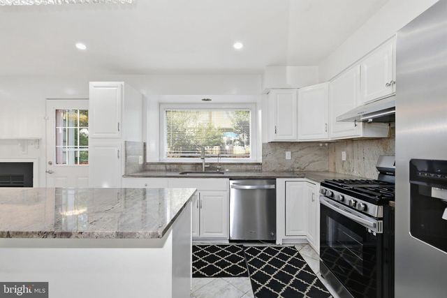 21881 SHALLOW ROCK SQ, Sterling, VA 20164