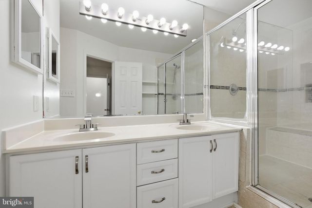 21881 SHALLOW ROCK SQ, Sterling, VA 20164