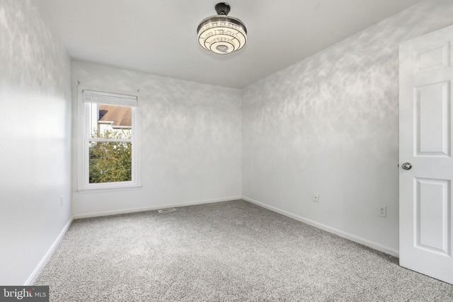 21881 SHALLOW ROCK SQ, Sterling, VA 20164