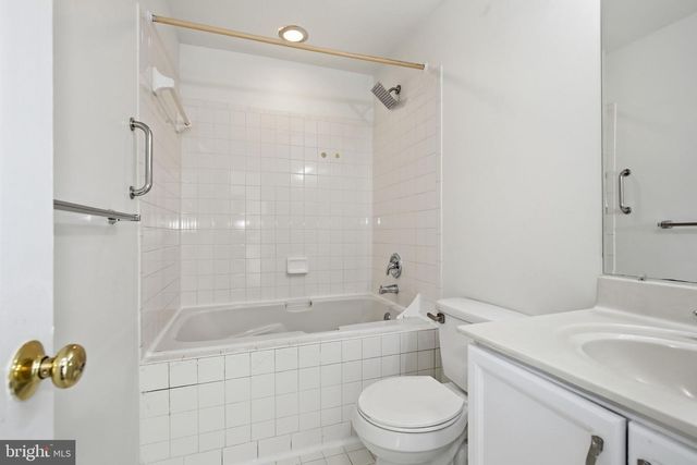 21881 SHALLOW ROCK SQ, Sterling, VA 20164