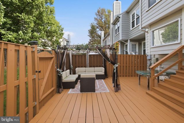 21881 SHALLOW ROCK SQ, Sterling, VA 20164