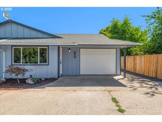 696 Nw FENTON St, Mc Minnville, OR 97128