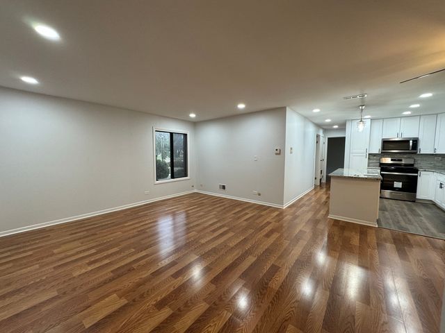 500 74th Street 102, Downers Grove, IL 60516