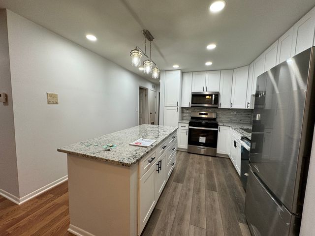 500 74th Street 102, Downers Grove, IL 60516