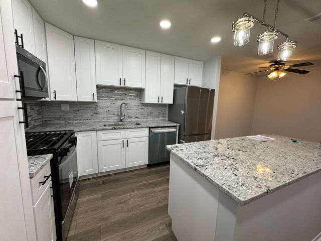 500 74th Street 102, Downers Grove, IL 60516