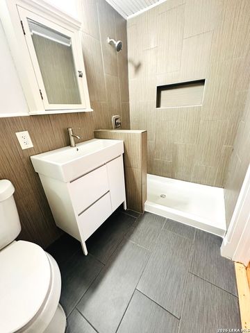 525 Mission St Apt 4, San Antonio, TX 78210