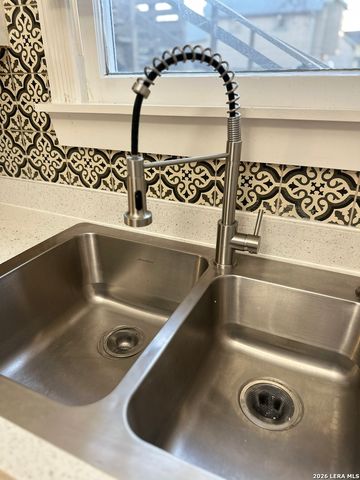 525 Mission St Apt 4, San Antonio, TX 78210