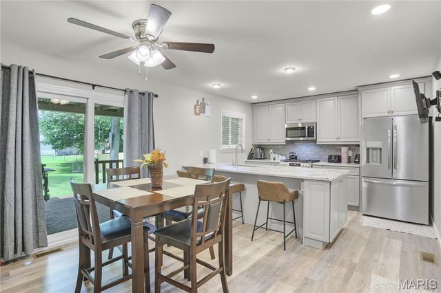 15575 Fox Plains Drive, Florissant, MO 63034