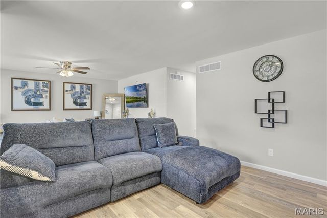 15575 Fox Plains Drive, Florissant, MO 63034