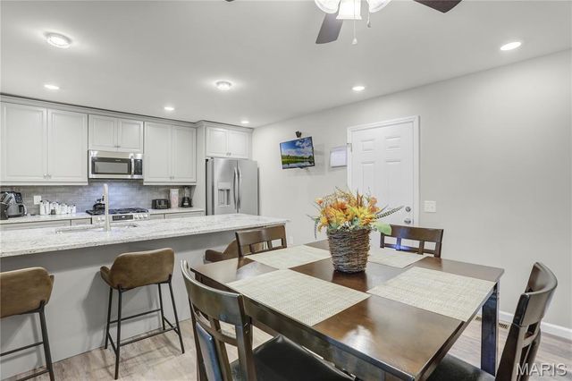 15575 Fox Plains Drive, Florissant, MO 63034