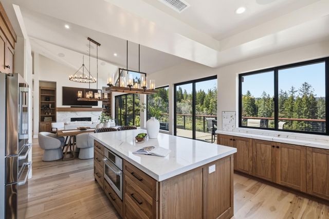 230 Fern Rock Way, Boulder Creek, CA 95006
