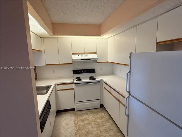 12901 SW 15th Ct 402V, Pembroke Pines, FL 33027