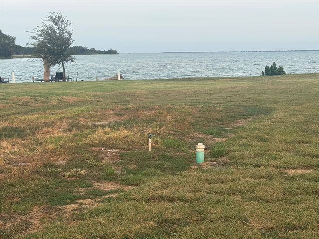6447 Peninsula Road, Kerens, TX 75144