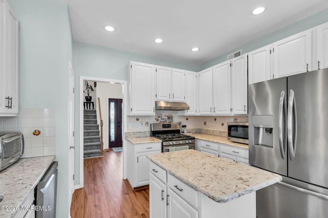 6 Johnny Drive, Farmingdale, NJ 07727