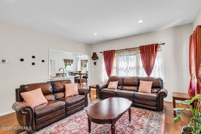 6 Johnny Drive, Farmingdale, NJ 07727