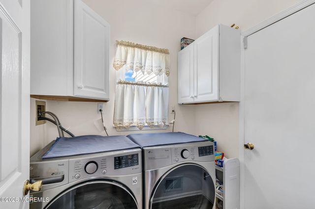 6 Johnny Drive, Farmingdale, NJ 07727
