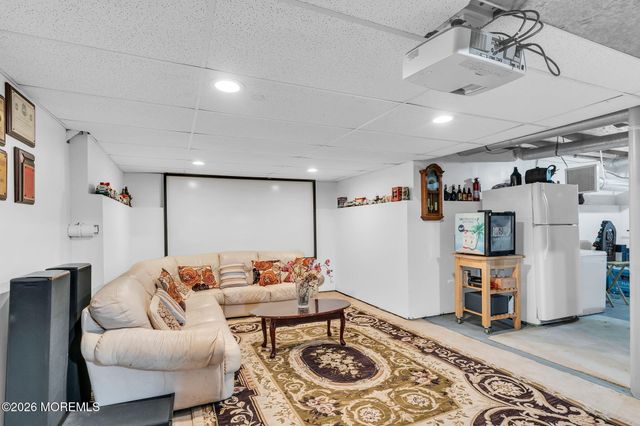 6 Johnny Drive, Farmingdale, NJ 07727